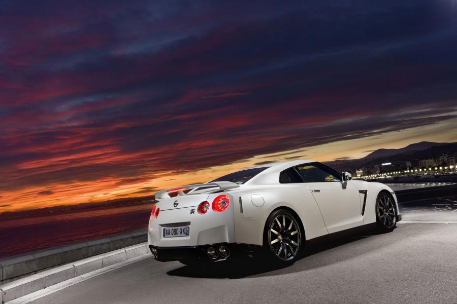  Nissan GT-R 2011 года  (фото 39 из 87)